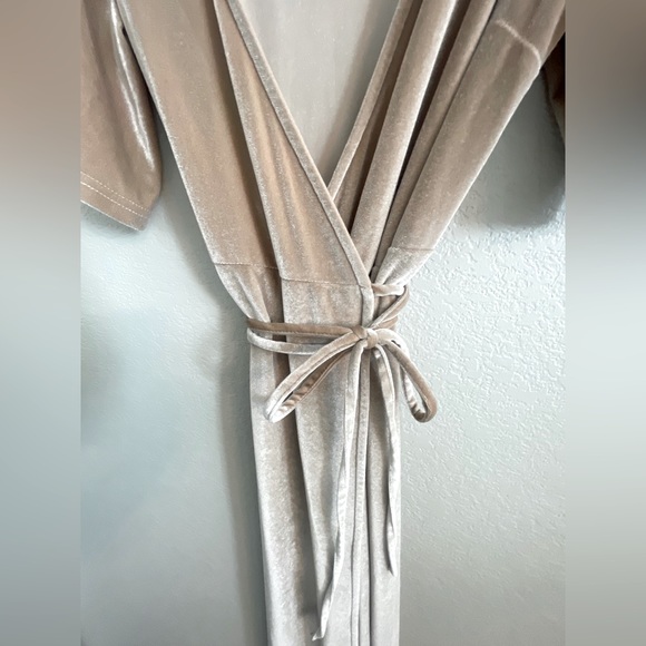 Baltic Born velvet wrap dress - Picture 3 of 7